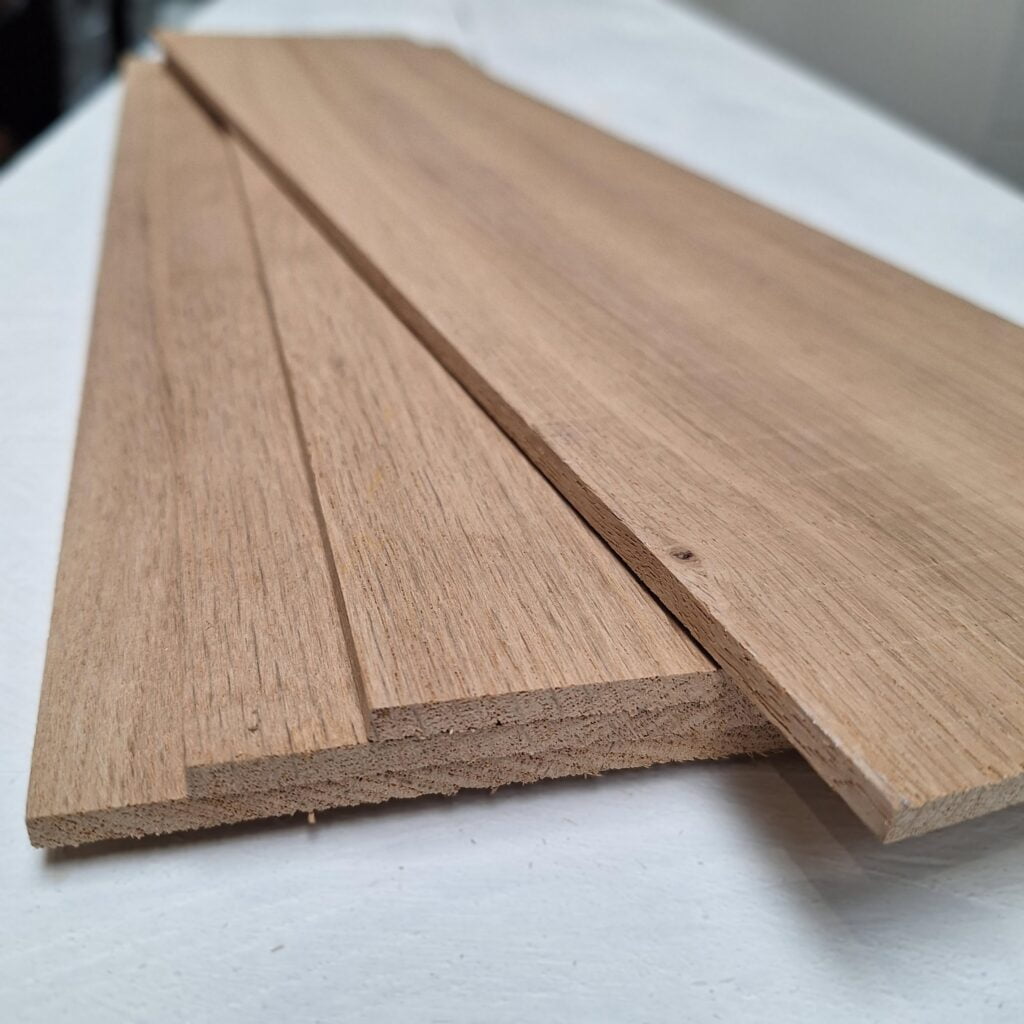 Moet douglas hout behandeld worden